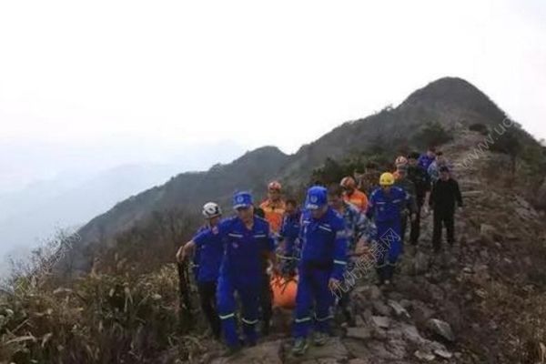 銀行行長登山遇難，失足跌入四五十米深峽谷(2)