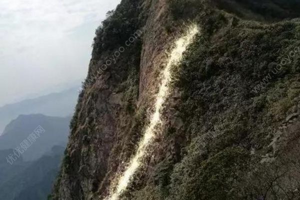 銀行行長登山遇難，失足跌入四五十米深峽谷(3)