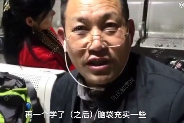 退休大爺車站學英語！學習氛圍有多重要？(3)