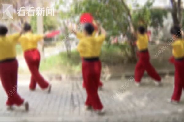 60歲領(lǐng)舞大媽頻頻尿失禁，醫(yī)生：跳舞會(huì)加重病情(2)