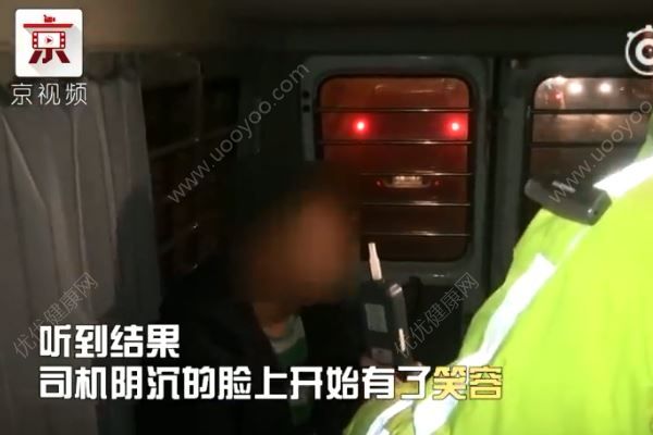 丈夫酒駕接妻子下班被抓：明天能從電視上看到我嗎？(4)