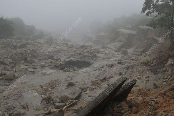 新疆降雨引發(fā)山洪，超百人被安全轉(zhuǎn)移(2)