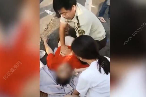 30分鐘救了12條生命！硬撐將乘客送到服務(wù)區(qū)后身亡(3)