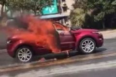 情侶吵架同歸于盡，路虎汽車起火車內(nèi)兩人身亡[多圖]