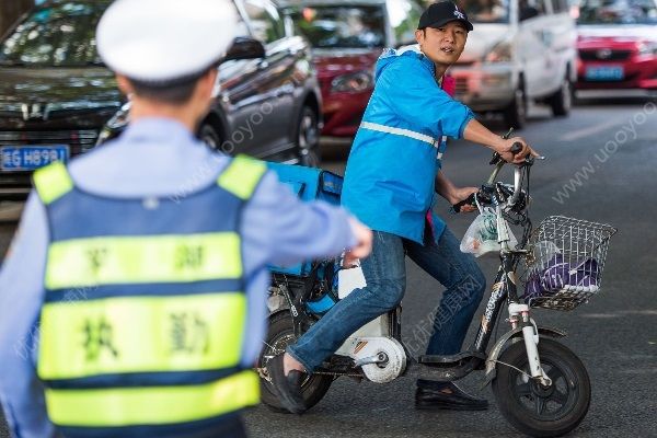 外賣(mài)小哥交通新規(guī)，天天吃外賣(mài)好不好？(2)