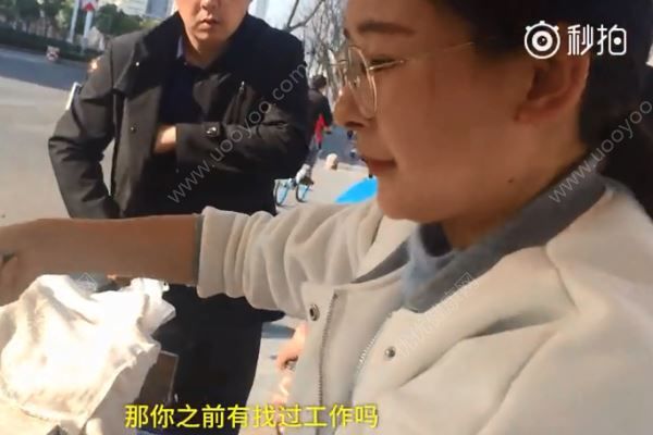 讀大專不如賣韭菜盒子，父親帶19歲女兒棄學(xué)擺攤(3)