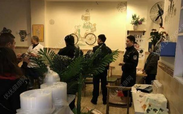 四川某校外餐館疑似食物中毒事件，46人被送醫(yī)救治(4)