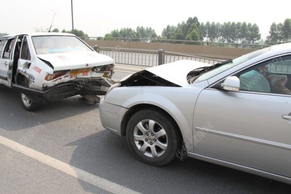 安徽霍邱大貨車追尾摩托三輪車，致5死5傷(3)