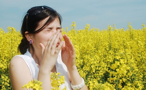 花粉過(guò)敏怎樣治療？花粉過(guò)敏的治療方法有哪些？(1)