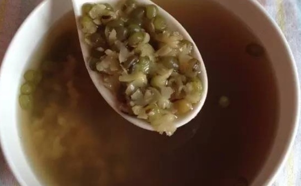 喝了綠豆湯多久能吃藥？為什么喝綠豆湯不能喝藥？(1)