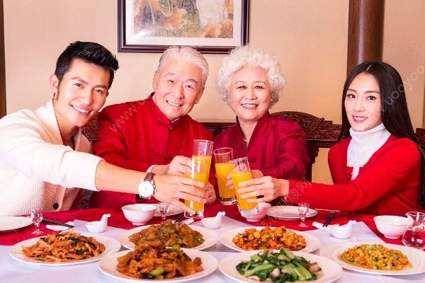 春節(jié)過(guò)年聚餐多，節(jié)日聚餐飲食要注意些什么？(1)