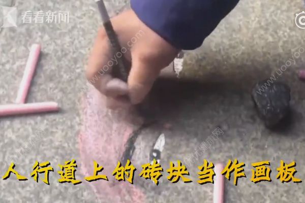 “漫畫大師”無力承受醫(yī)療費用，街頭掙錢還債治病(2)