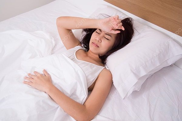 晚上吃什么食物會失眠？晚上吃什么食物對睡眠好？(3)