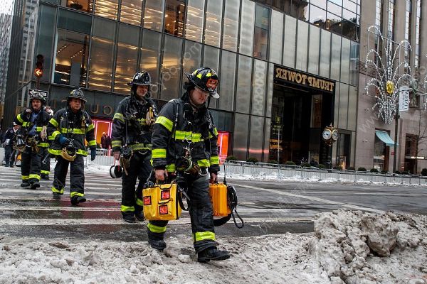 特朗普家的大樓著火了！已經(jīng)造成年人員傷亡！(2)