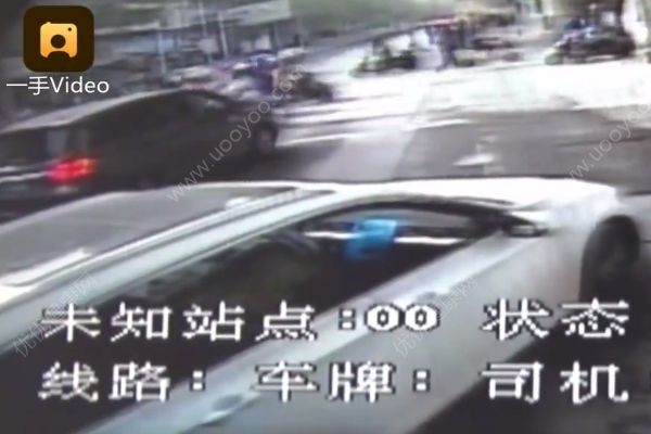 “路怒男”多次別公交車致追尾，遭一車憤怒乘客“教訓(xùn)”(2)