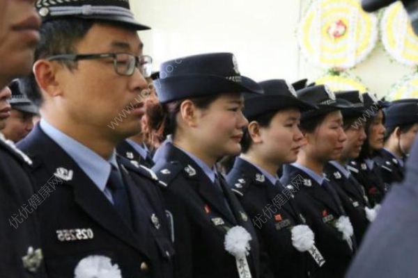 民警殉職女兒剛滿100天！因勞累過度突發(fā)心臟?。?4)