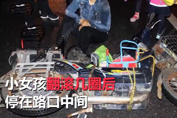 汽車撞倒母女3人！女孩車輪旁翻滾幾圈竟安然無恙！(3)