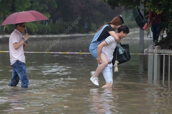 甘肅遭遇強(qiáng)對(duì)流天氣暴雨冰雹，已疏散群眾三百多人(3)