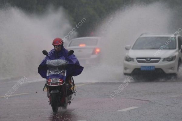 520最霸氣婚車，因暴雨積水用鏟車迎娶新娘(4)