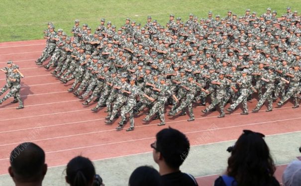 大學(xué)軍訓(xùn)多久？大學(xué)軍訓(xùn)有什么項(xiàng)目？(1)