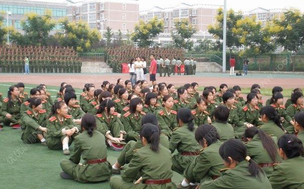 大學軍訓能化妝嗎？軍訓可以化妝嗎？(4)