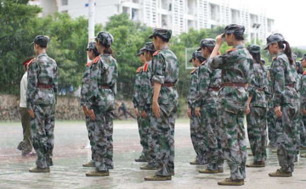 軍訓(xùn)下雨了怎么辦？軍訓(xùn)下雨還會(huì)訓(xùn)練嗎？(3)