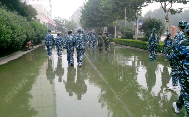 軍訓(xùn)下雨了怎么辦？軍訓(xùn)下雨還會(huì)訓(xùn)練嗎？(6)