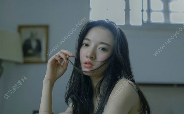 胸小自卑怎么辦？女生胸小很自卑怎么辦？(4)