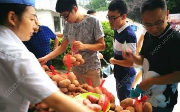 川大食堂擺土豆宴，土豆整個(gè)煮熟最受歡迎，土豆有什么功效作用？(3)