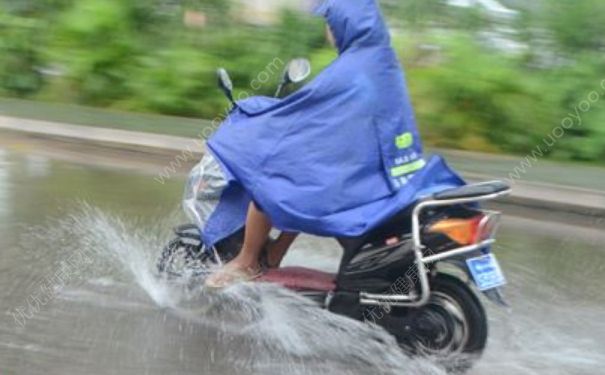 為什么下雨天容易摔跤？下雨天電動車打滑怎么回事？(3)