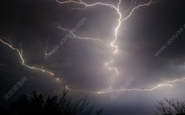 下雨天有魚釣嗎？夏季大雨天釣魚好嗎？(4)