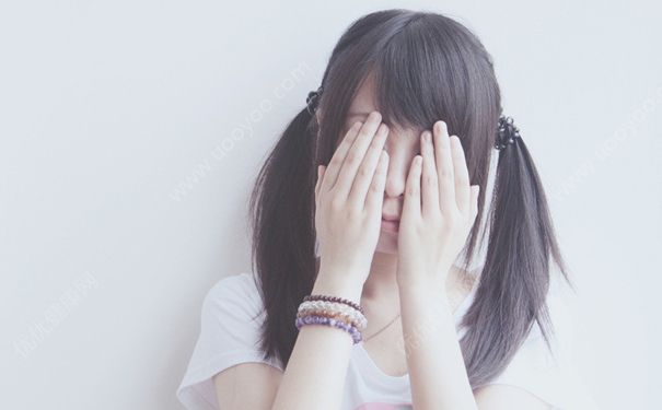 13歲女生胸部疼痛是怎么回事？13歲女生乳房疼痛怎么辦？(1)