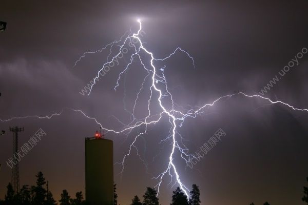 打雷可以用電腦嗎？打雷玩電腦會(huì)怎么樣？(4)