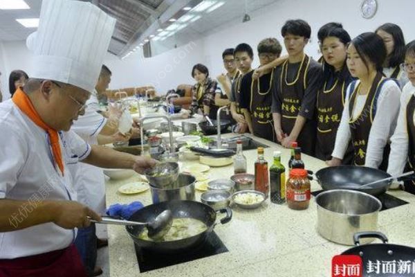 學(xué)生涮火鍋修學(xué)分，這門課簡(jiǎn)直是吃貨的福利！怎樣在家自已做涮鍋(1)