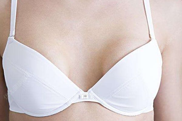 女人保護(hù)乳房有訣竅  9個(gè)好習(xí)慣呵護(hù)乳房(2)