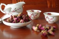 玫瑰花茶有哪些養(yǎng)生功效？和玫瑰花茶有什么禁忌？[圖]