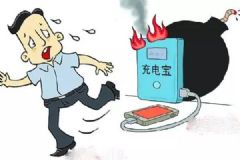 乘客胸前充電寶突然爆炸，火光四射瞬間點(diǎn)燃背包[多圖]