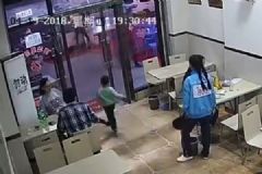 孕婦故意伸腳絆倒4歲男童，孩子患先天性心臟已住院[多圖]