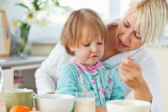 夏季給孩子吃什么蔬菜好？夏季孩子不宜吃哪些食物？[圖]