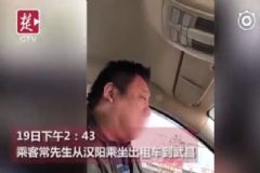 的哥開車時(shí)走一下停一下，旁邊乘客聽見其發(fā)出鼾聲[多圖]