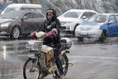 多地迎來下半年首場降雪，氣溫驟降要注意什么？[多圖]