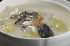 魚(yú)頭豆腐湯怎么做好吃？魚(yú)頭豆腐湯的做法有哪些？[圖]