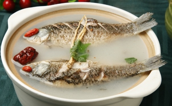 鯽魚(yú)湯有什么功效？鯽魚(yú)湯的功效與作用(1)