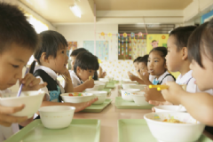 幼兒各年齡段有哪些飲食禁忌？幼兒常吃哪些食物對(duì)身體好？[圖]