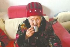 92歲老人每天喝八兩酒，老人喝酒對身體有什么好處？[多圖]