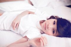 女性乳房長毛怎么回事？女性胸部的毛能拔嗎？[多圖]