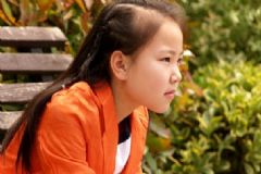 10歲女孩胸部發(fā)育正常嗎？10歲女孩胸部發(fā)育了影響長高嗎？[多圖]