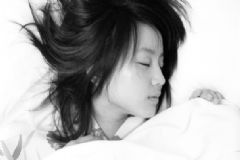 睡眠不足會掉頭發(fā)嗎？睡眠不足掉發(fā)怎么辦？[多圖]