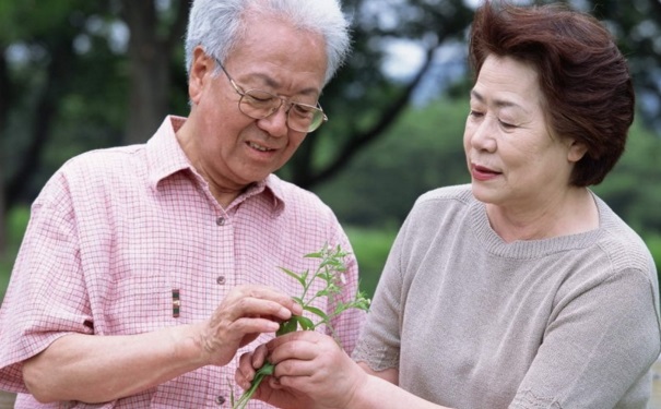 哪類老人容易得老年癡呆？緩解老年癡呆癥的方法是什么？(1)