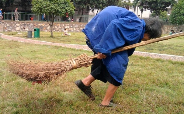 老年人駝背怎么恢復(fù)？老年人貧血如何防治最好？(1)